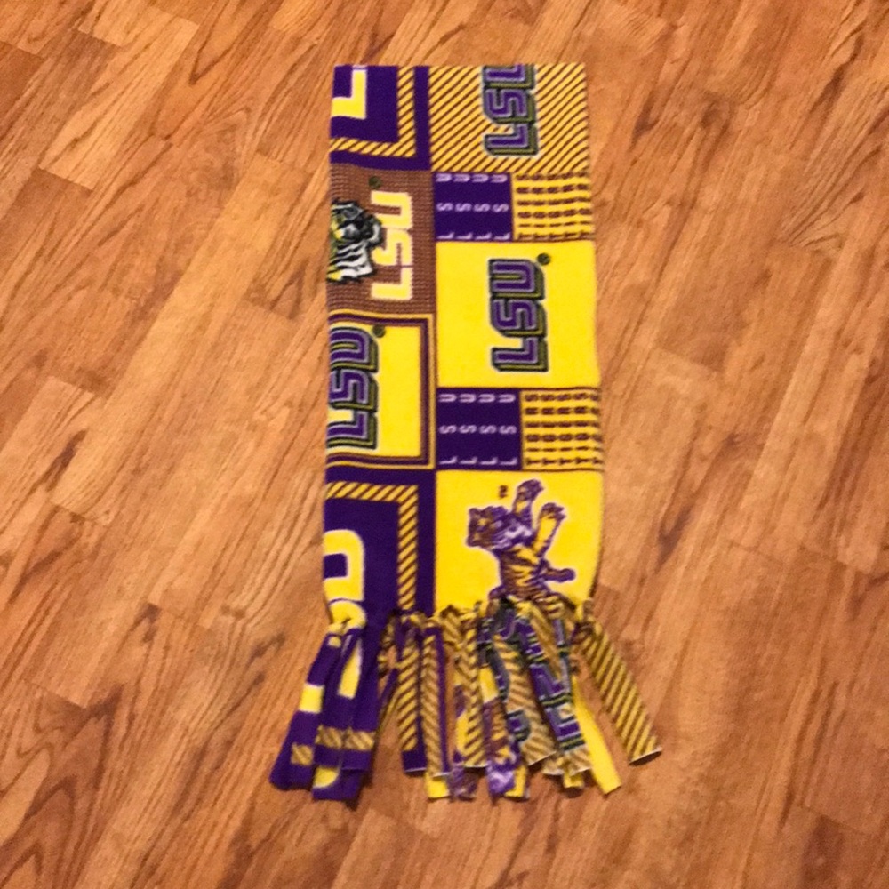 LSU Fleece Scarf 💕 - Picture 3 of 8